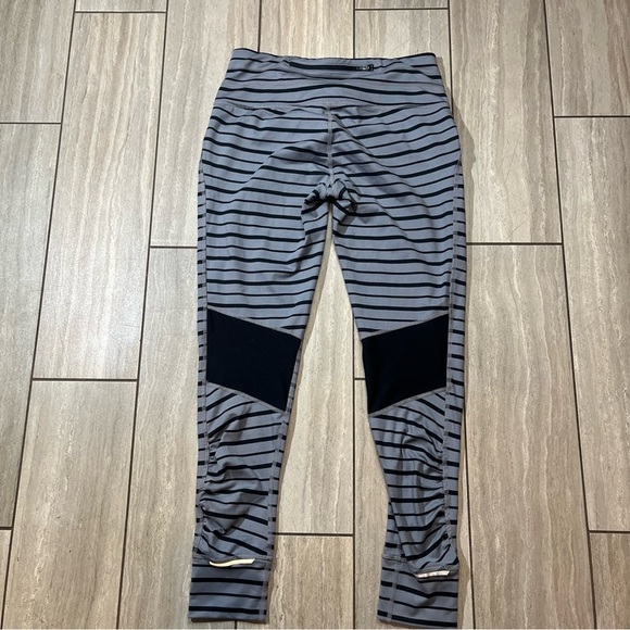 Athleta Striped Gray Black Women's Ruched Leggings Size Small - Picture 6 of 7